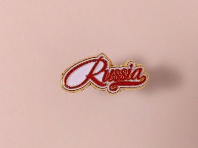 Значок металлический с эмалью «надпись Russia»