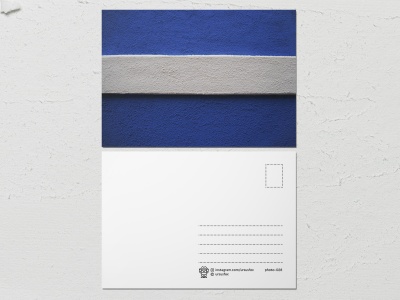 Открытка «Краски на стенах», сине-белая стена