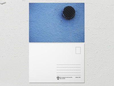 Открытка «Краски на стенах», голубая стена