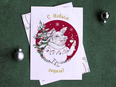 Новогодняя почтовая открытка  «Свинка в свитере»