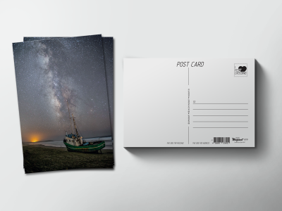 Почтовая открытка «Звездное небо на берегу с буксиром»